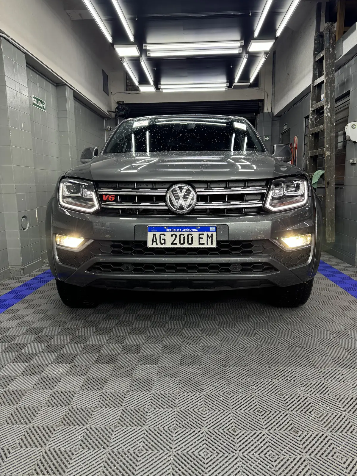Volkswagen Amarok con la iluminación terminada — ADM TEAM