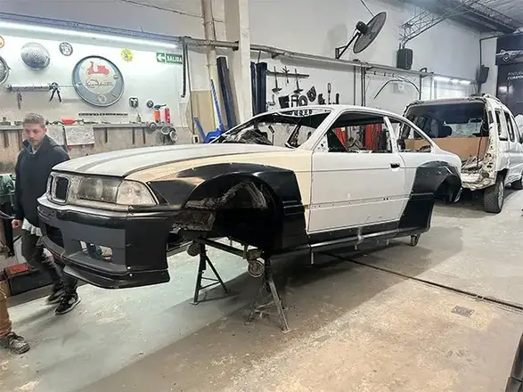 BMW M3 E36 en proceso en el taller de ADM TEAM — foto 4