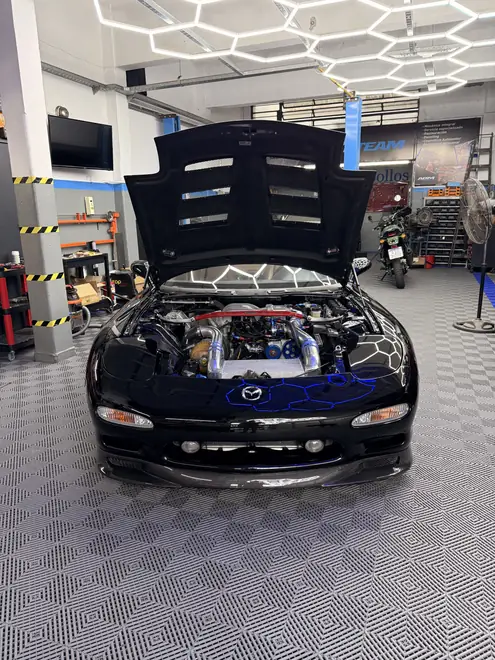 Mazda RX-7 en proceso en el taller de ADM TEAM — foto 1